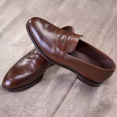 Penny Loafers & How To Wear Them #businesscasualshoes