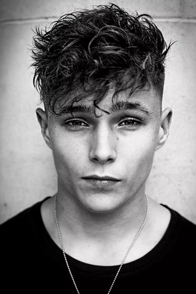 Stylish Messy Curls #promhairstyles #promhairstylesformen #formalhairstyles #mensformalhairstyles