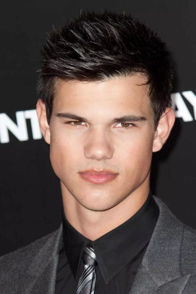 Taylor Lautner’s Short Spikes #teenboyhaircuts #teenshaircuts #haircutsforteenageguys
